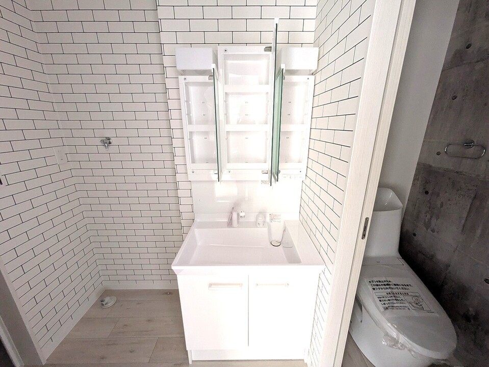 シャワー付洗面化粧台