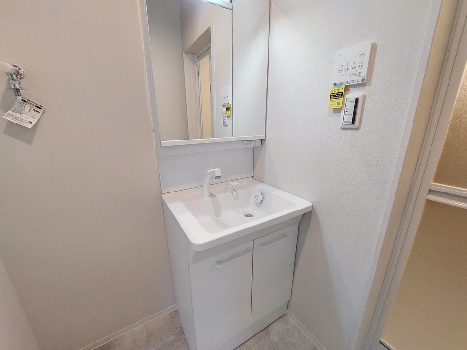 シャワー付洗面化粧台