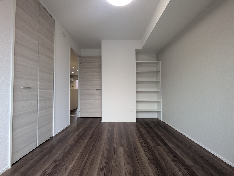 洋室（北西側）