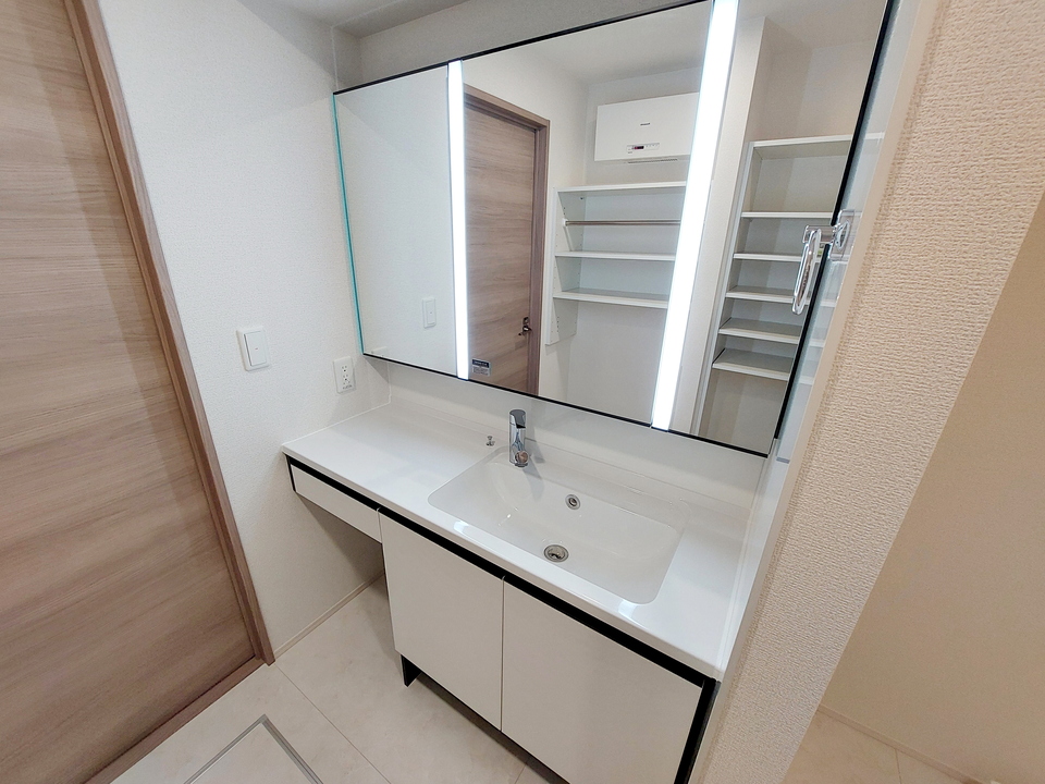 シャワー付洗面化粧台