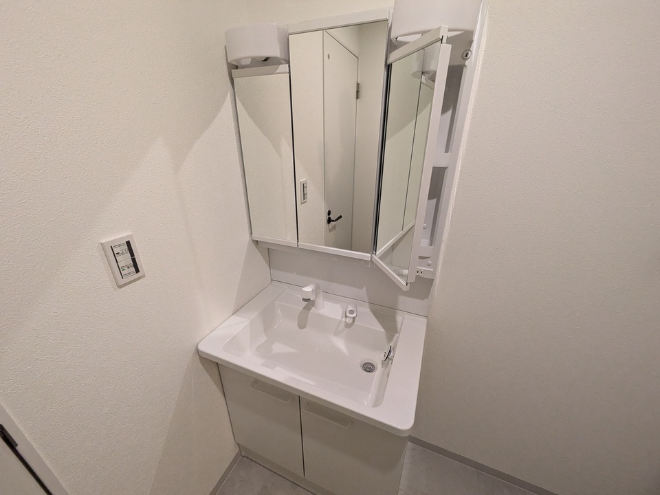 シャワー付洗面化粧台