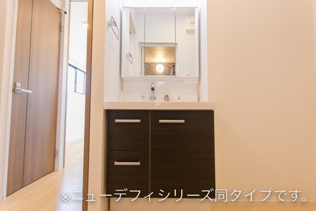 シャワー付洗面化粧台