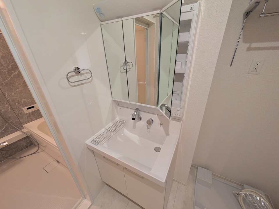 シャワー付洗面化粧台