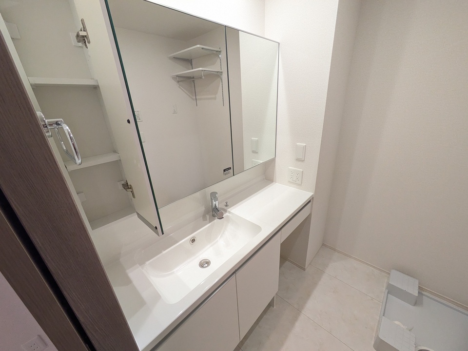 シャワー付洗面化粧台