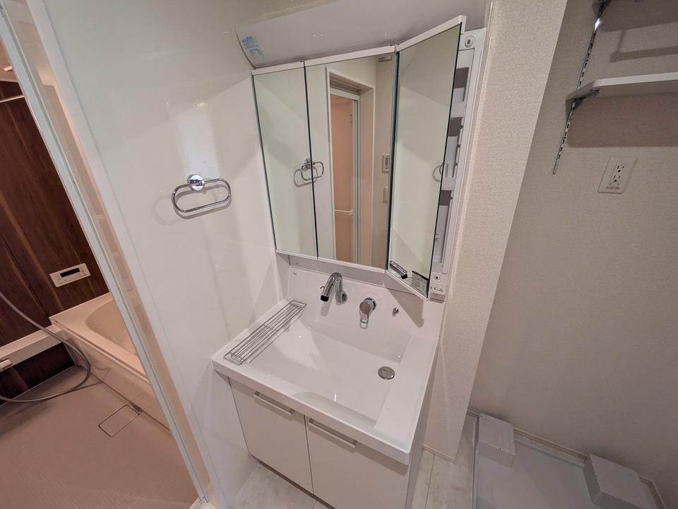 シャワー付洗面化粧台