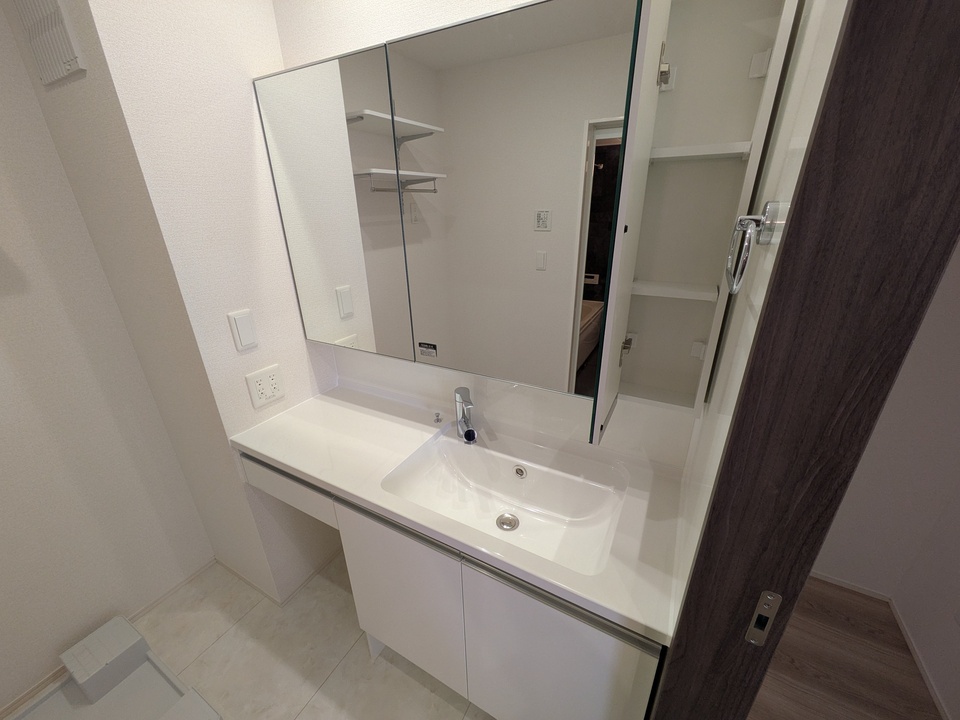 シャワー付洗面化粧台