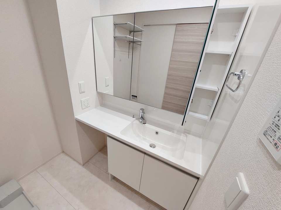 シャワー付洗面化粧台