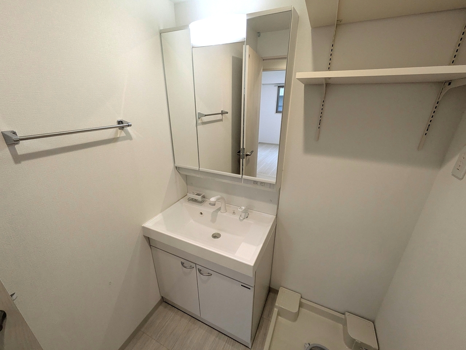 シャワー付洗面化粧台