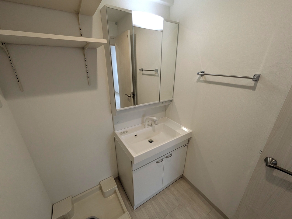 シャワー付洗面化粧台