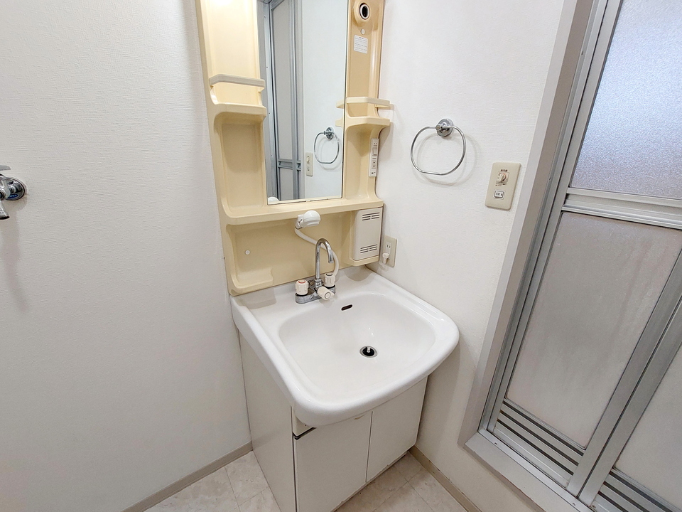 シャワー付洗面化粧台