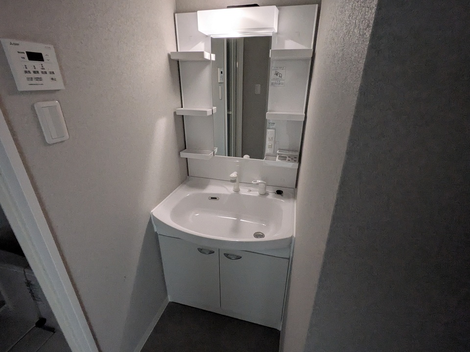 シャワー付洗面化粧台