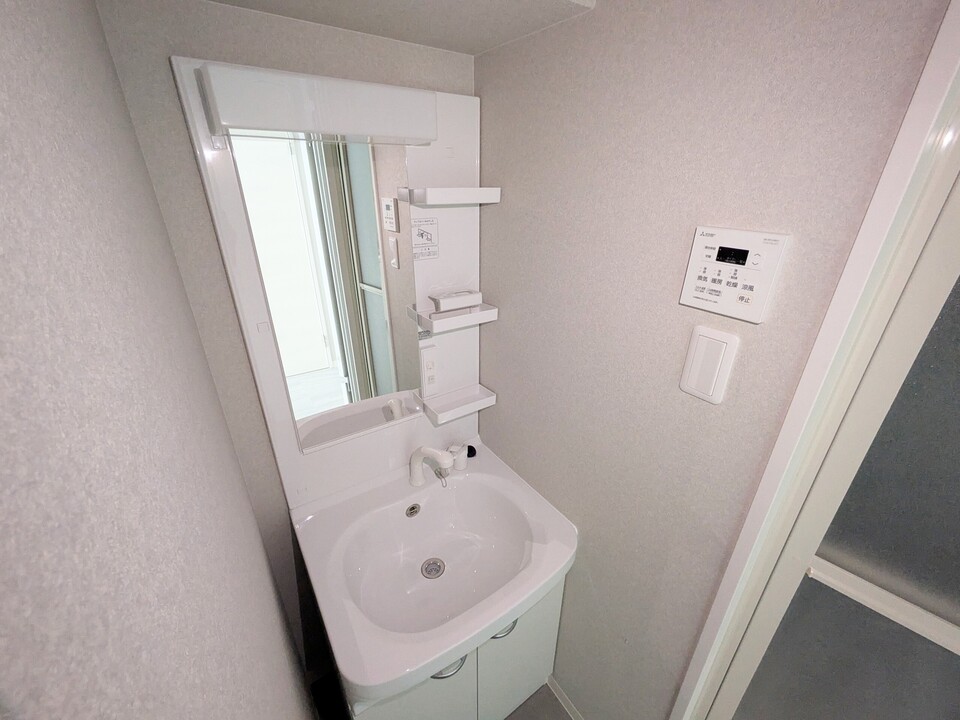 シャワー付洗面化粧台