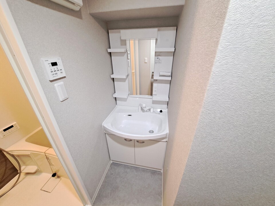 シャワー付洗面化粧台
