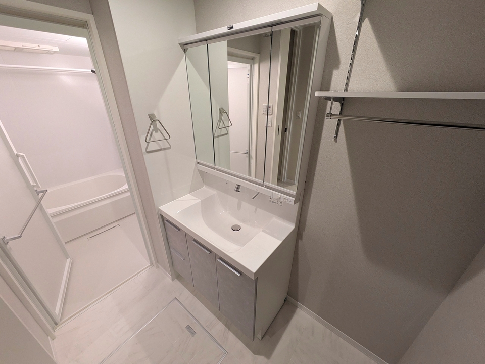 シャワー付洗面化粧台