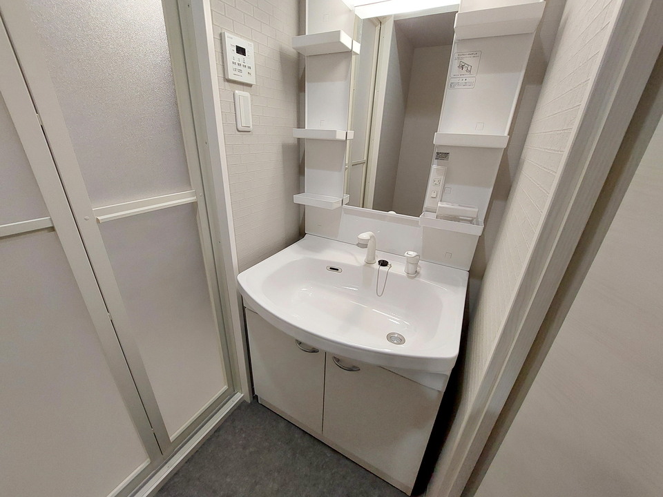 シャワー付洗面化粧台