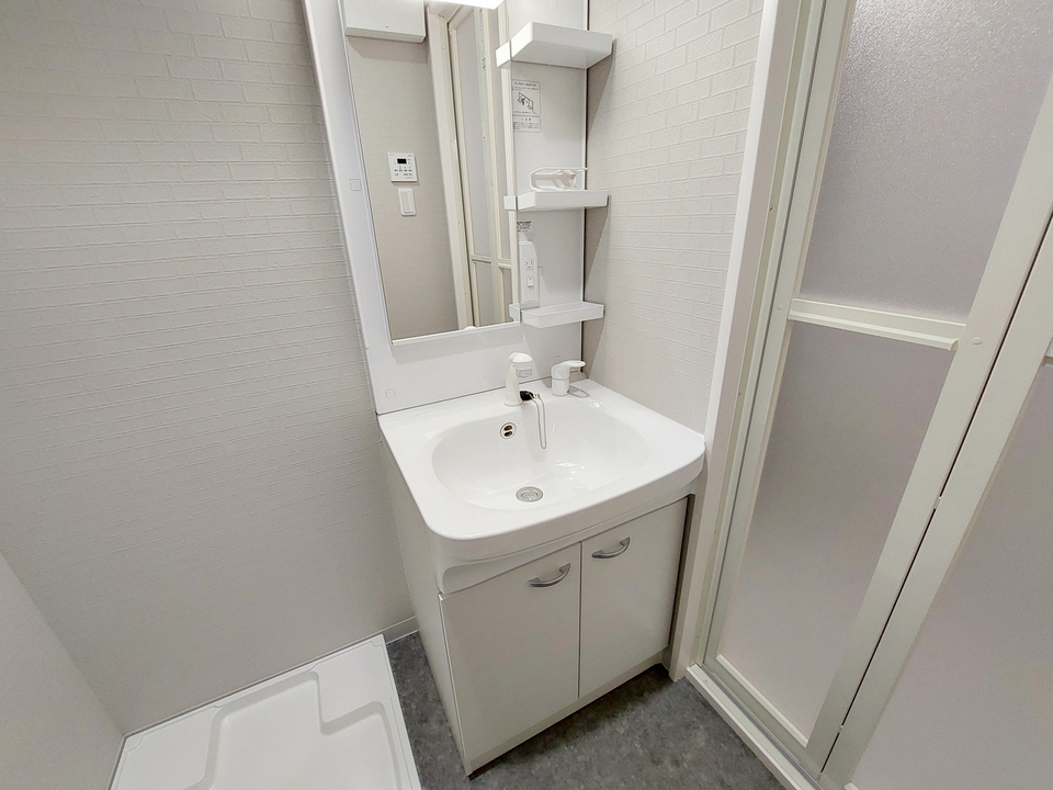 シャワー付洗面化粧台