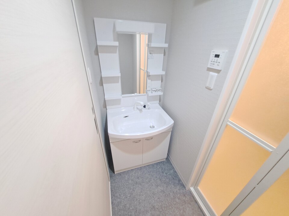 シャワー付洗面化粧台