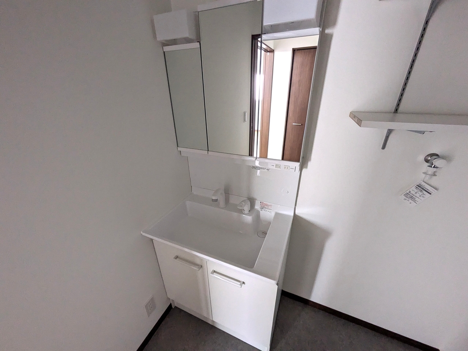 シャワー付洗面化粧台