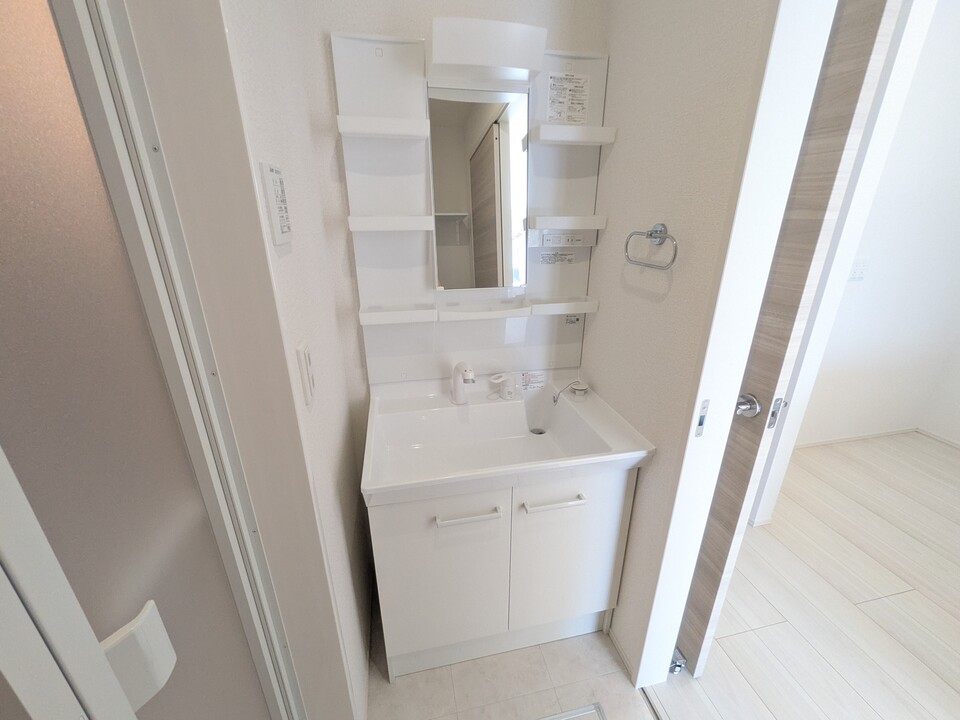シャワー付洗面化粧台