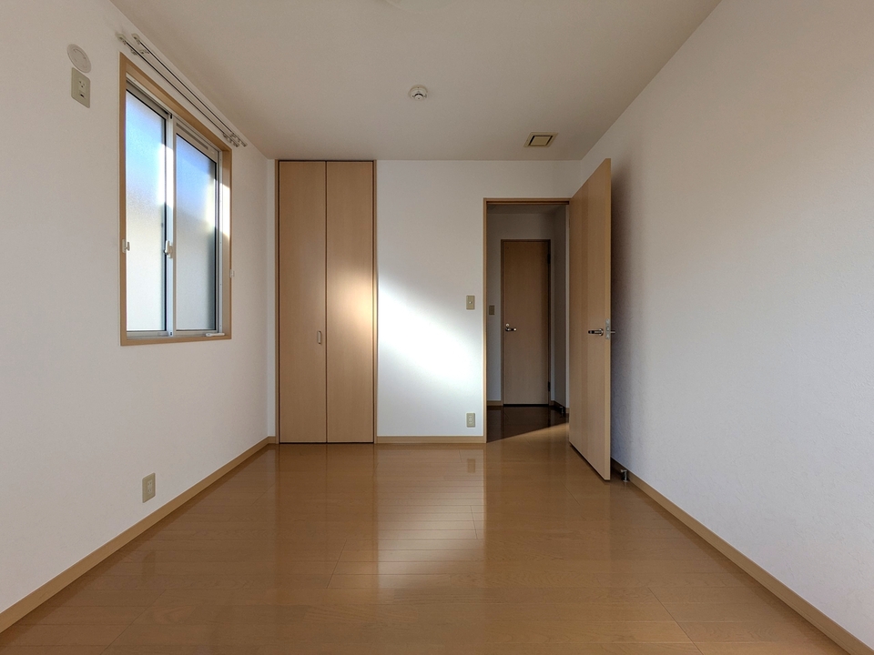 洋室5.8帖南西側