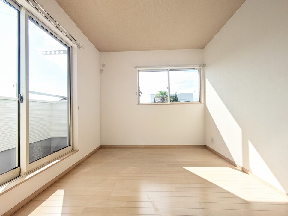 洋室6帖（南西側）