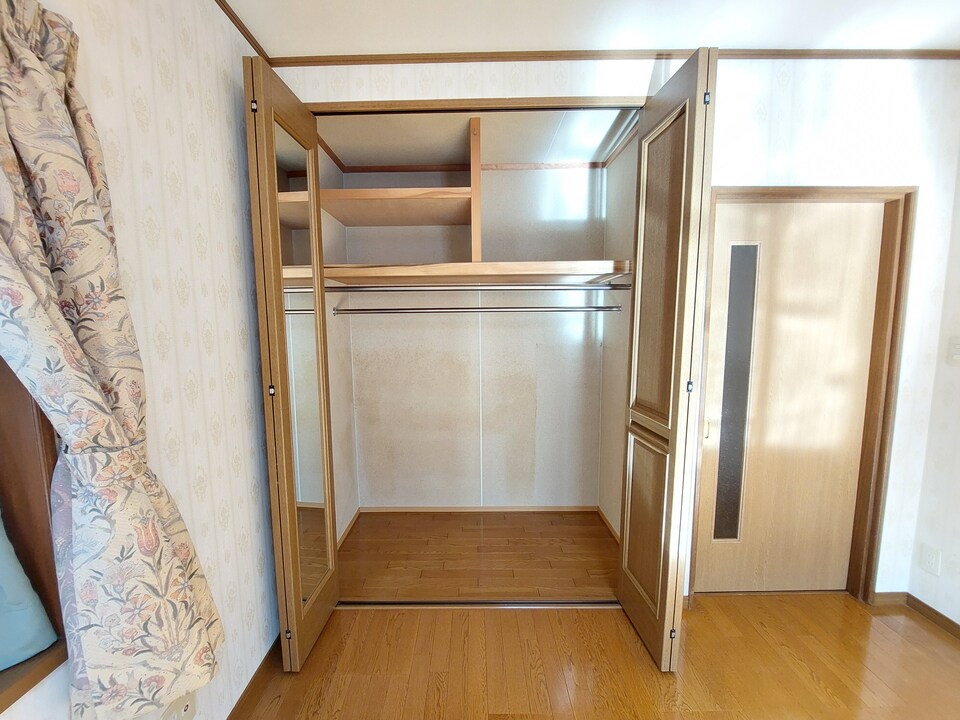 クローゼット（1階洋室）