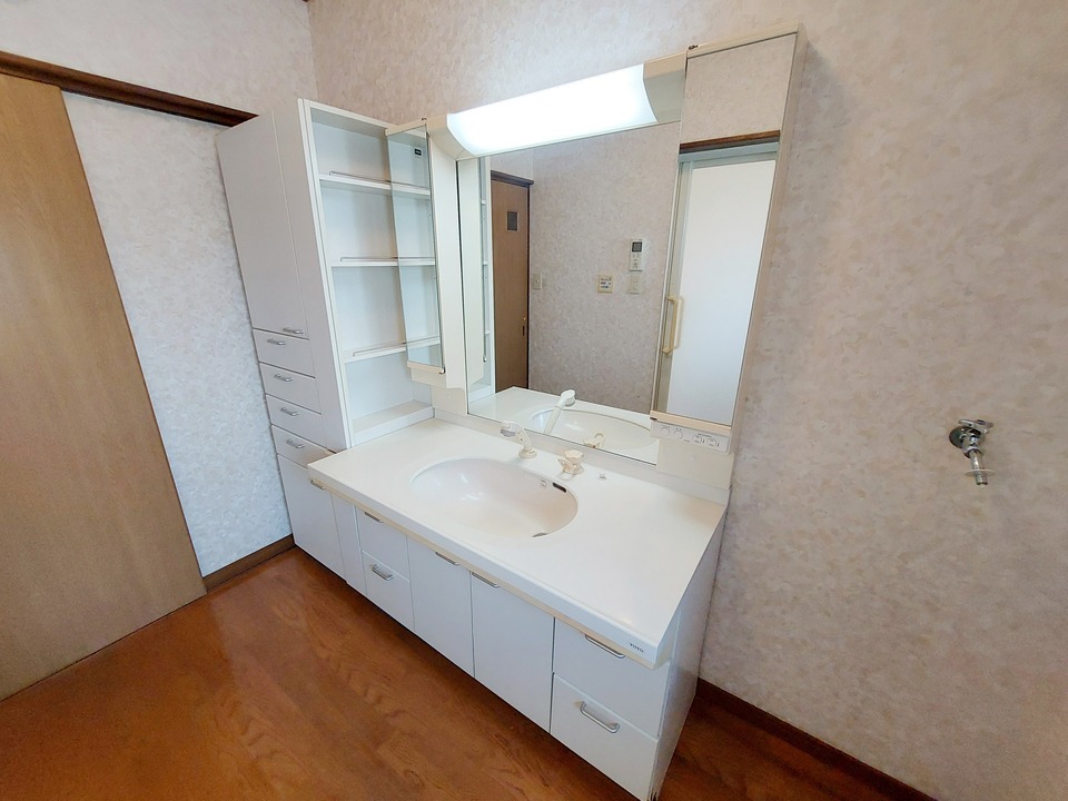 シャワー付洗面化粧台