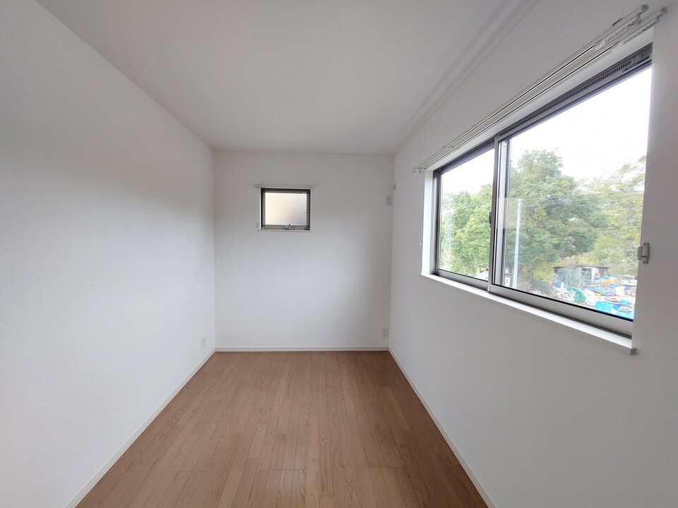 洋室（5.5帖北側）