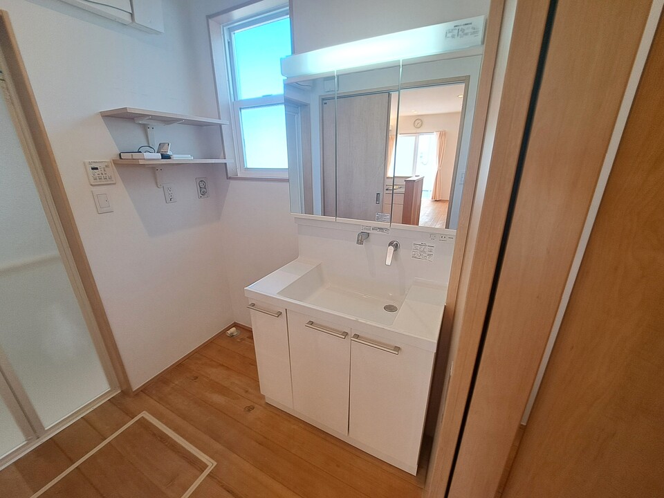 シャワー付洗面化粧台